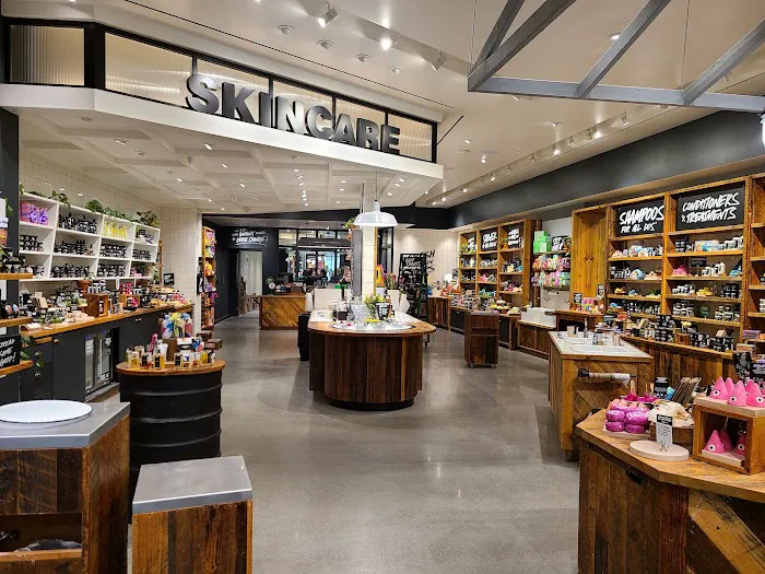 Lush Cosmetics Roseville Galleria 1