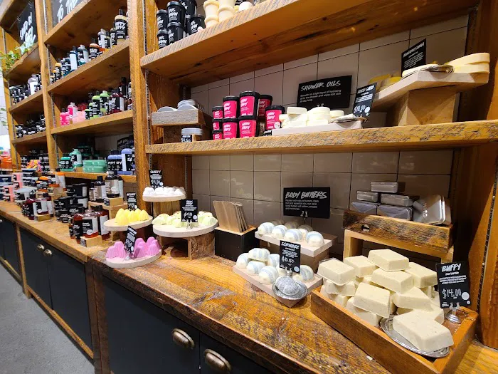 Lush Cosmetics Roseville Galleria 2