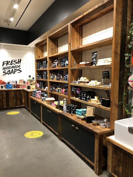 Lush Cosmetics Roseville Galleria 4