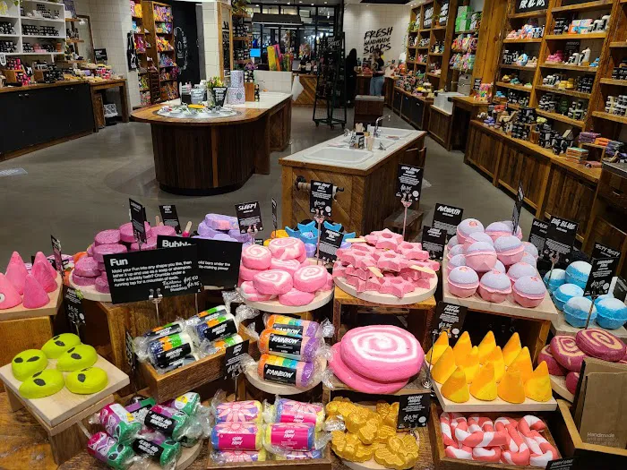 Lush Cosmetics Roseville Galleria 6