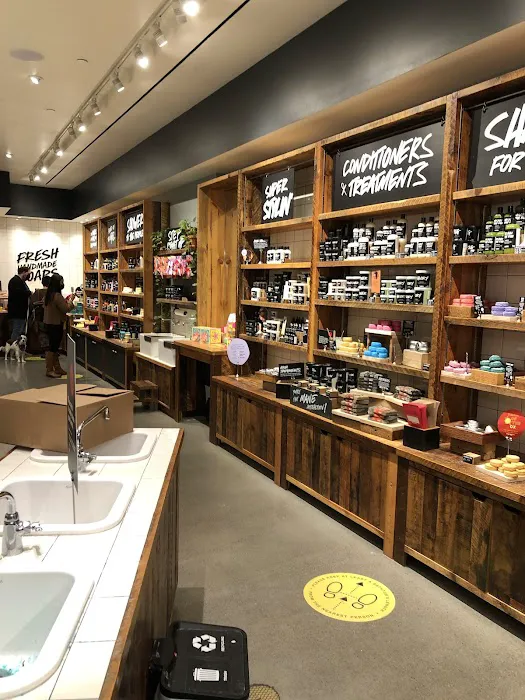 Lush Cosmetics Roseville Galleria 7