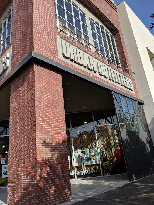 Urban Outfitters 0