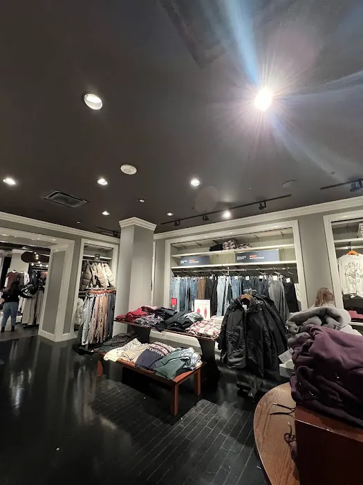 Abercrombie & Fitch 0