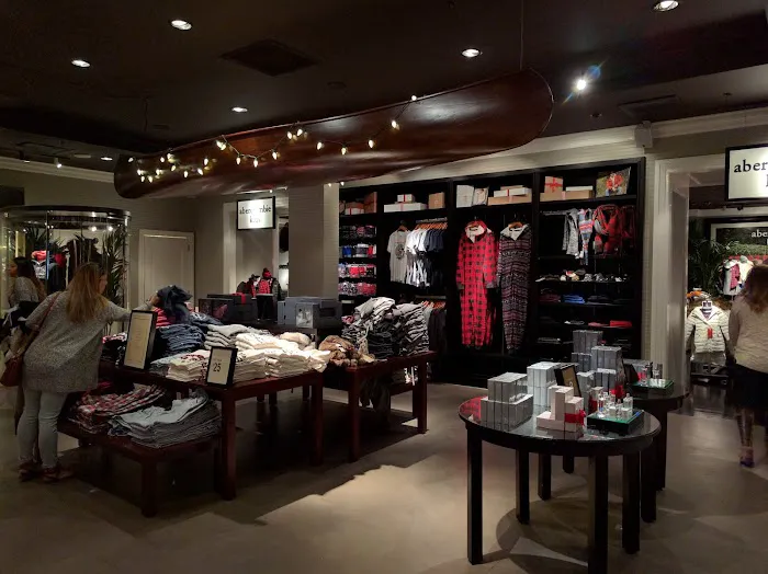 Abercrombie & Fitch 4