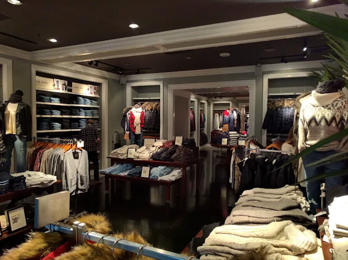 Abercrombie & Fitch 7