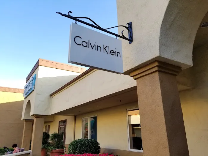 Calvin Klein 9