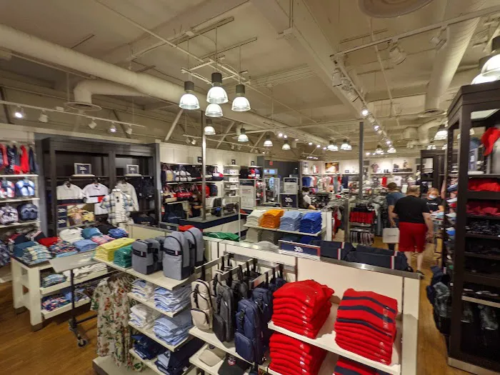 Tommy Hilfiger 4