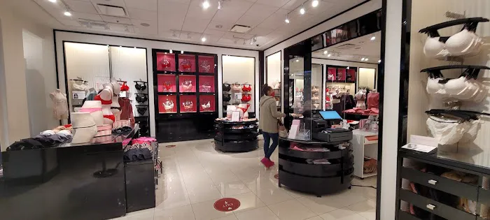 Victoria's Secret & PINK by Victoria's Secret 0