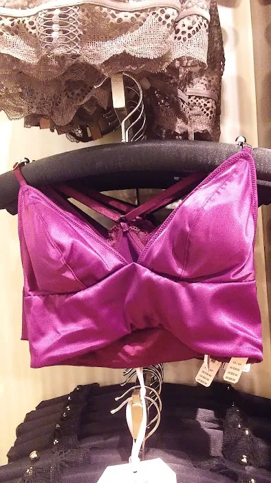 Victoria's Secret & PINK by Victoria's Secret 6