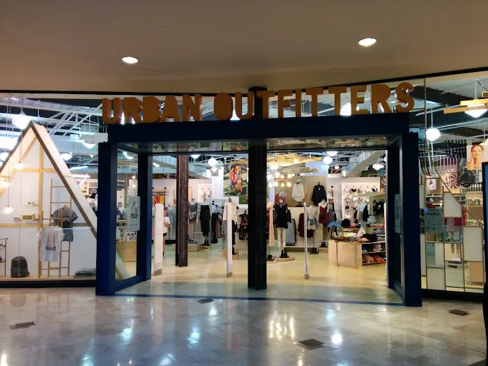 Urban Outfitters 0
