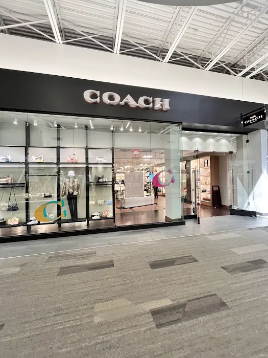 COACH Outlet 0