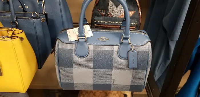COACH Outlet 6