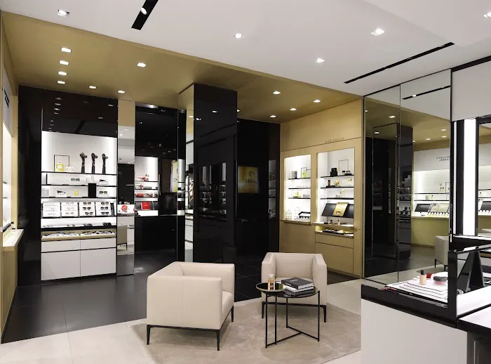 CHANEL FRAGRANCE AND BEAUTY BOUTIQUE 3