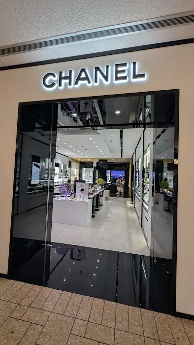 CHANEL FRAGRANCE AND BEAUTY BOUTIQUE 4