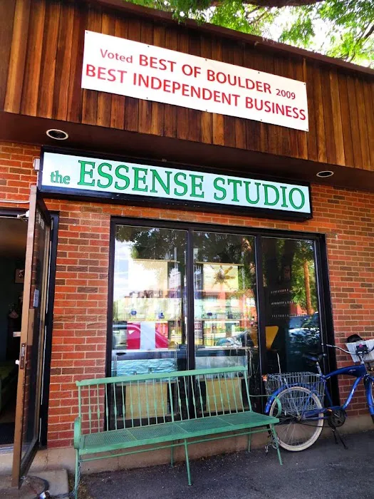 The Essense Studio / DSH Perfumes 1