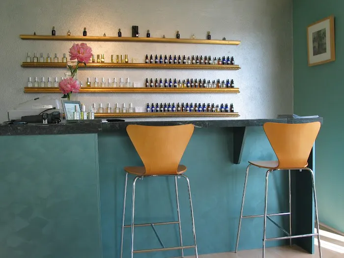 The Essense Studio / DSH Perfumes 2