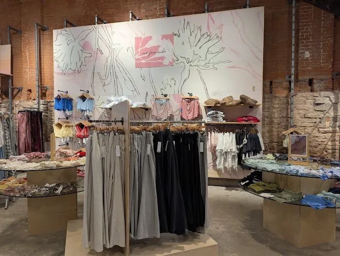 Urban Outfitters 8