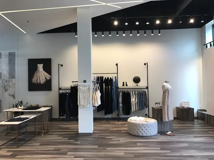 Queen Anna House of Fashion 7