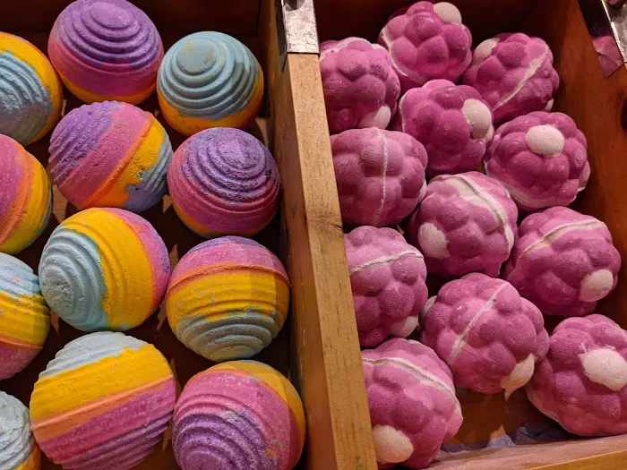 Lush Cosmetics 50th & France 1