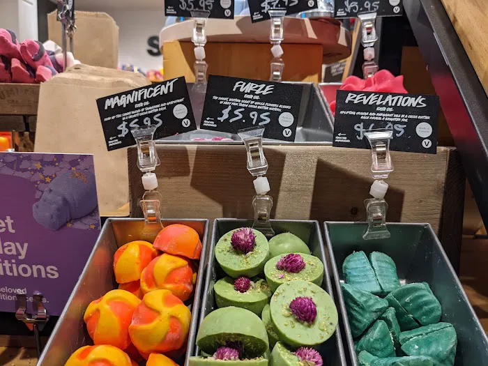 Lush Cosmetics 50th & France 4