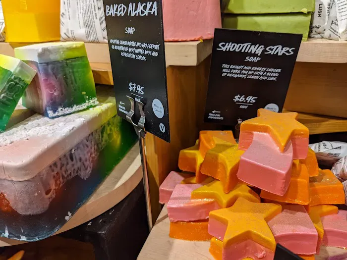 Lush Cosmetics 50th & France 5