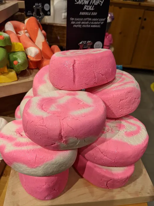 Lush Cosmetics 50th & France 9