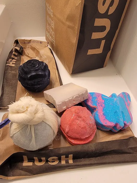 Lush Cosmetics Ridgedale Center 8