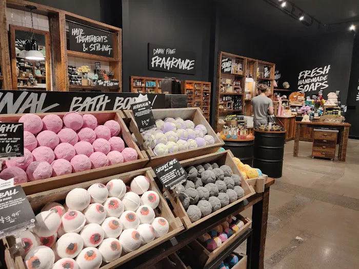 Lush Cosmetics Mall of America 2