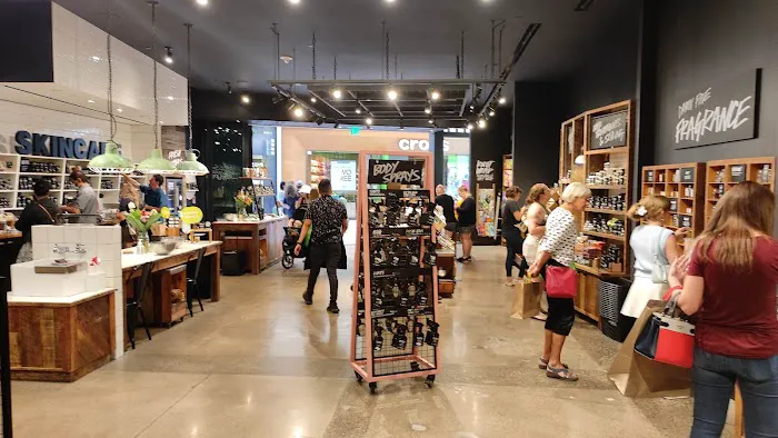 Lush Cosmetics Mall of America 1