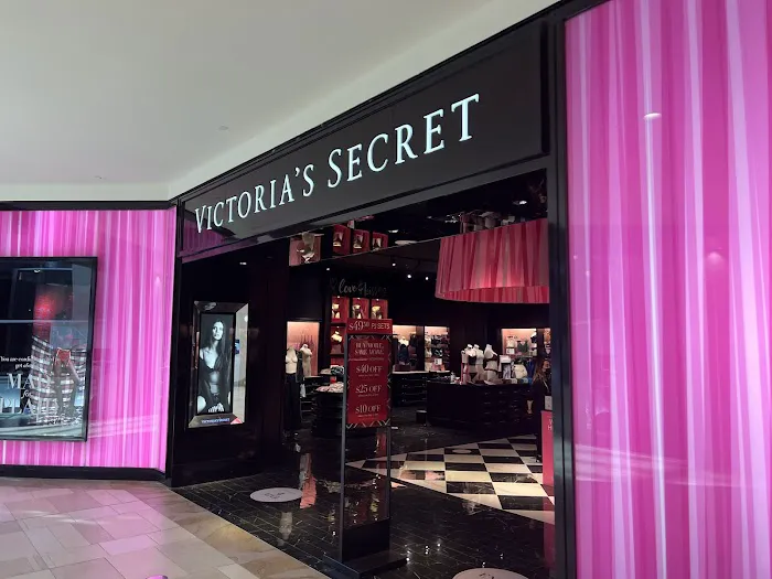 Victoria's Secret & PINK by Victoria's Secret 0