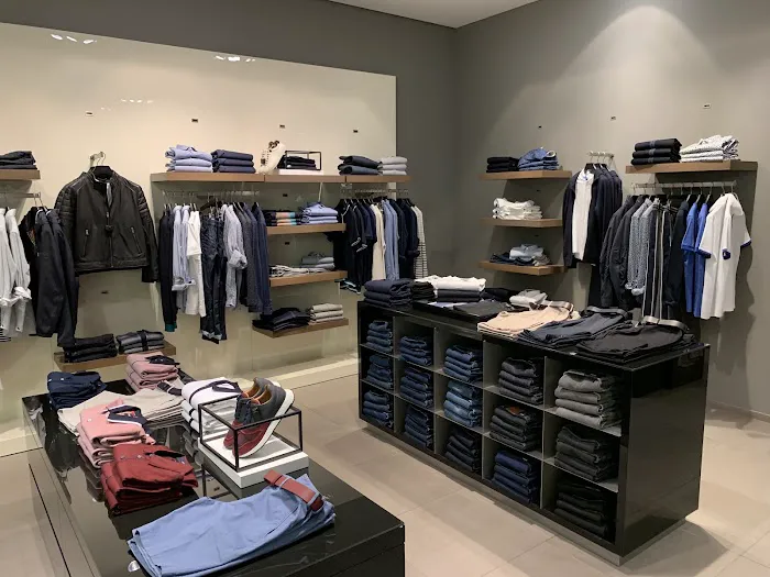 BOSS Store - Mall of America 5