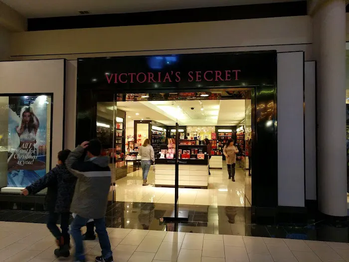 Victoria's Secret & PINK by Victoria's Secret 0