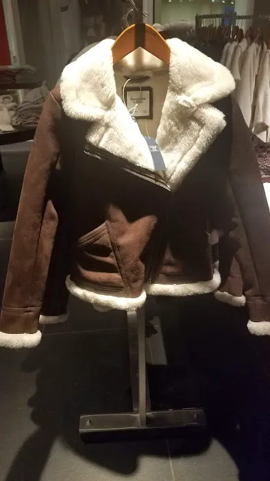 Abercrombie & Fitch 4