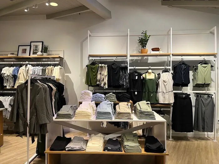 Abercrombie & Fitch 9