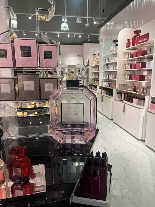 Victoria's Secret & PINK by Victoria's Secret 0