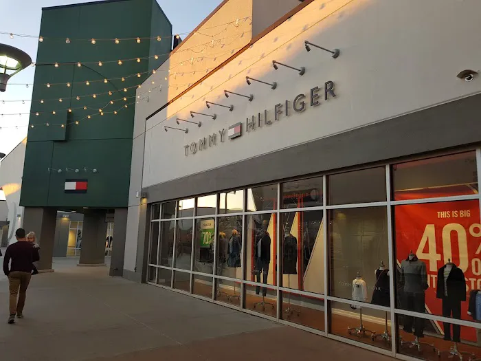 Tommy Hilfiger 4