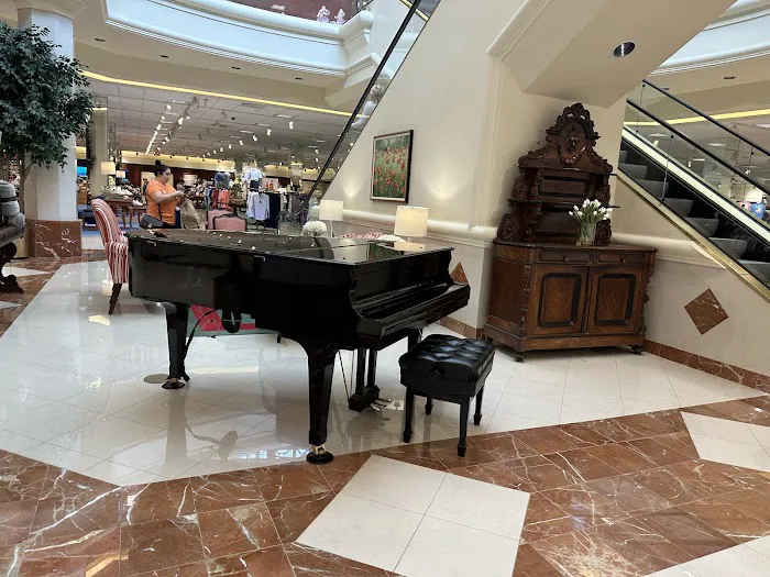Von Maur 2