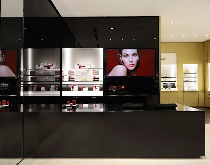 CHANEL FRAGRANCE AND BEAUTY BOUTIQUE 4
