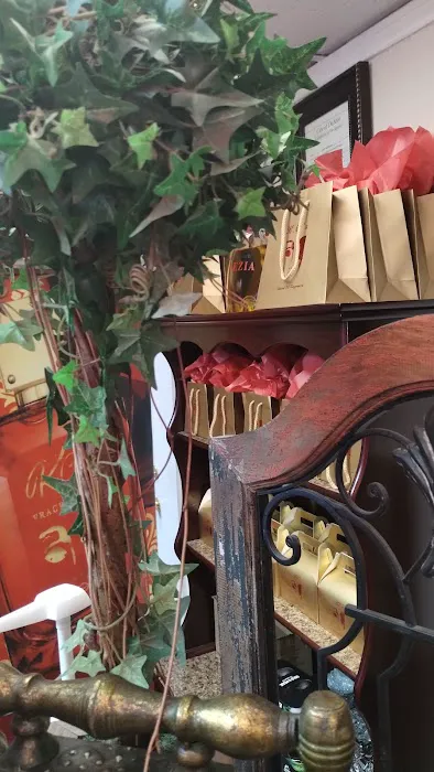 Kc's Fragrances & Beauty Gallery 9