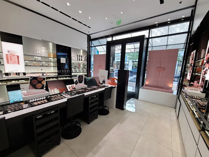 CHANEL Fragrance & Beauty 5
