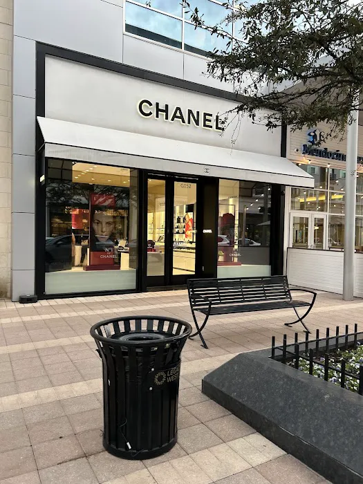 CHANEL Fragrance & Beauty 9