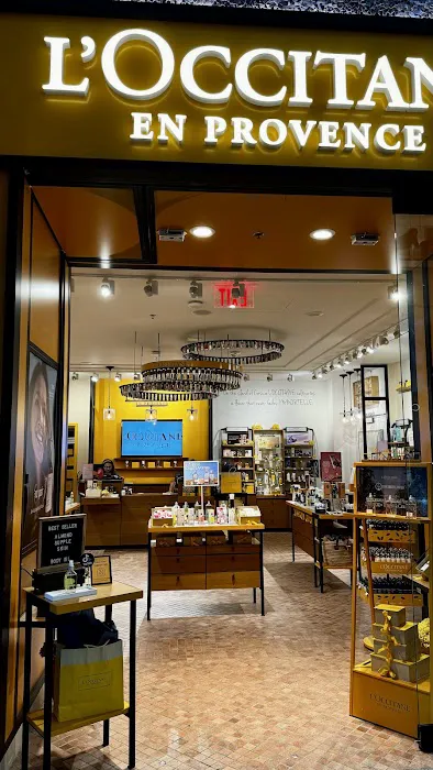 DFW INTERNATIONAL AIPORT TERMINAL A, TX - FRANCHISE 5