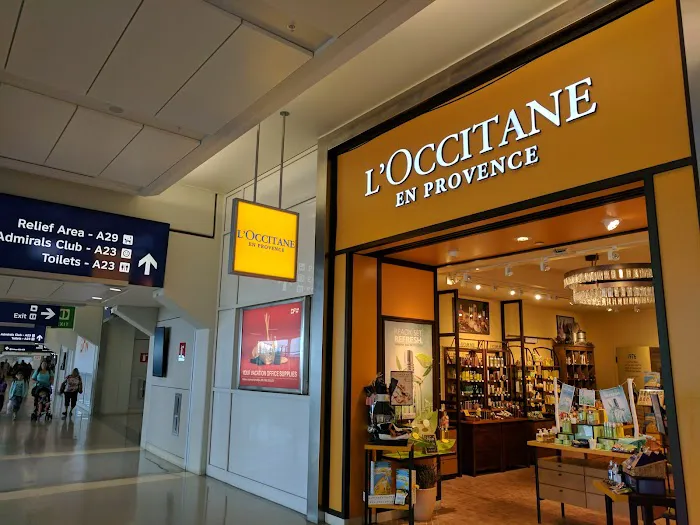 DFW INTERNATIONAL AIPORT TERMINAL A, TX - FRANCHISE 3