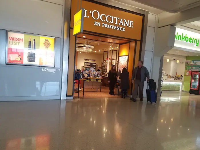 DFW INTERNATIONAL AIPORT TERMINAL A, TX - FRANCHISE 4