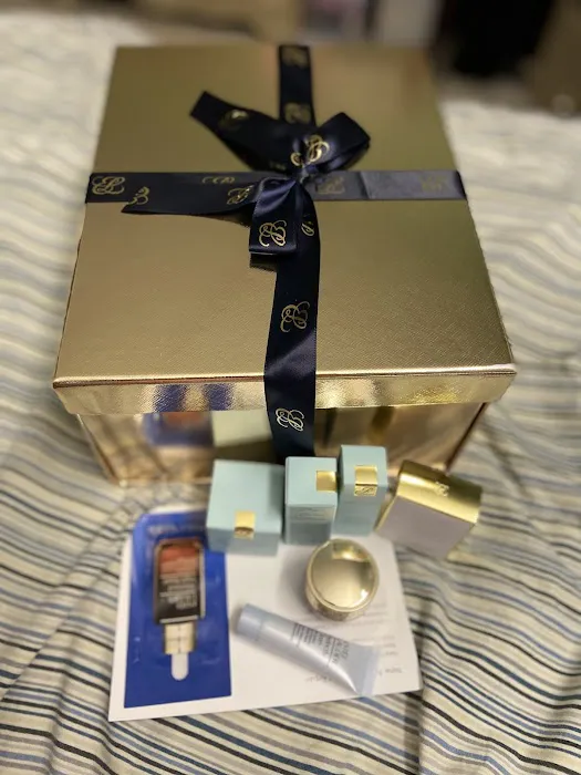 Estee Lauder 0
