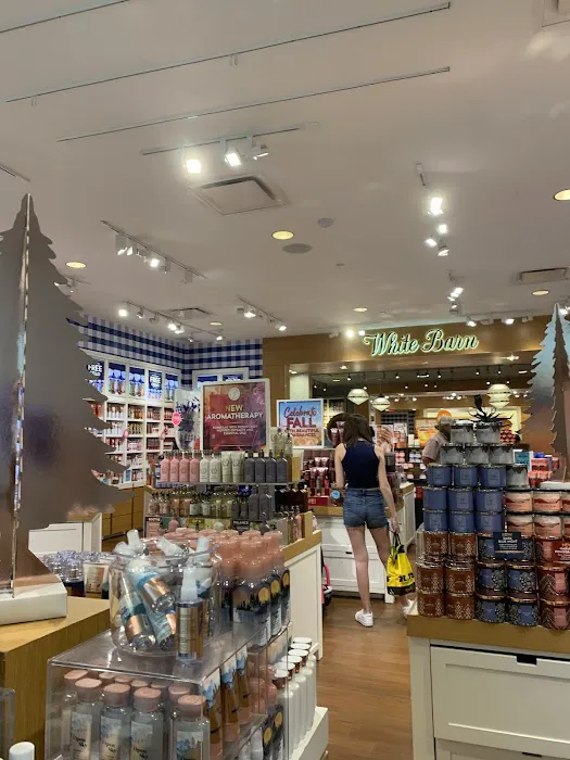 Bath & Body Works 1