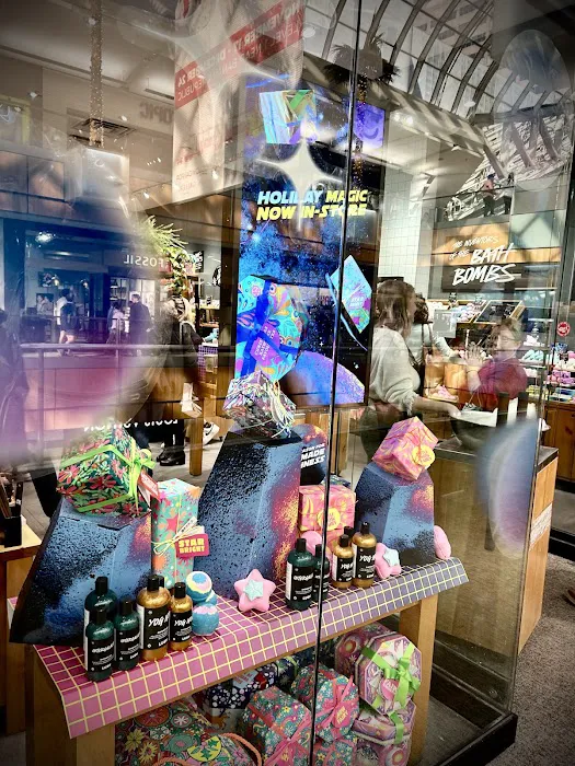 Lush Cosmetics Galleria Dallas 3