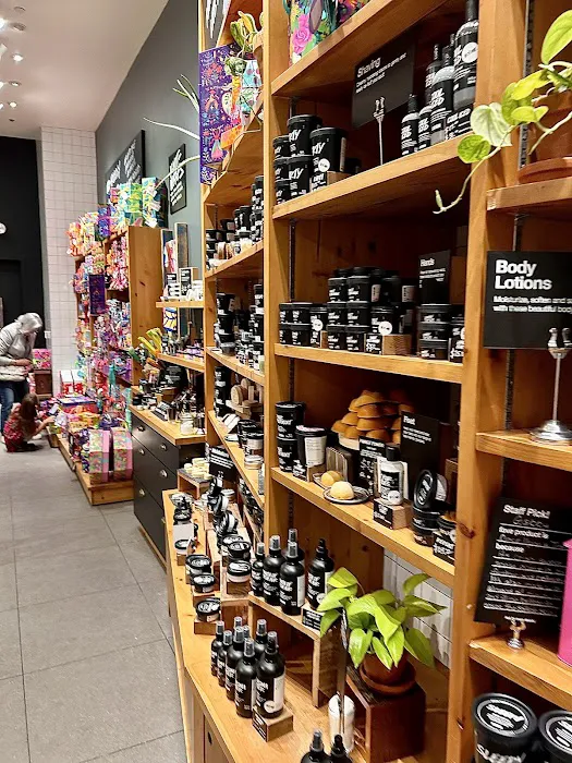 Lush Cosmetics Galleria Dallas 7