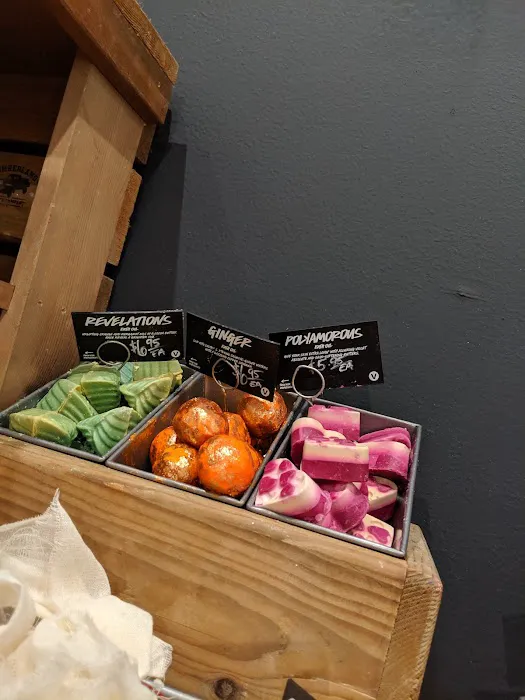Lush Cosmetics Galleria Dallas 6