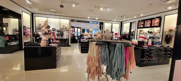Victoria's Secret & PINK by Victoria's Secret 0